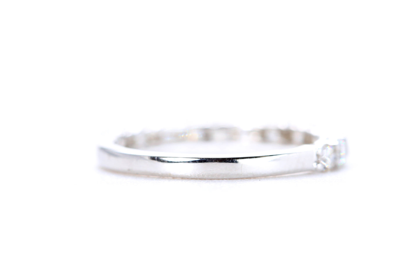 Round Brilliant Cut Diamond Band