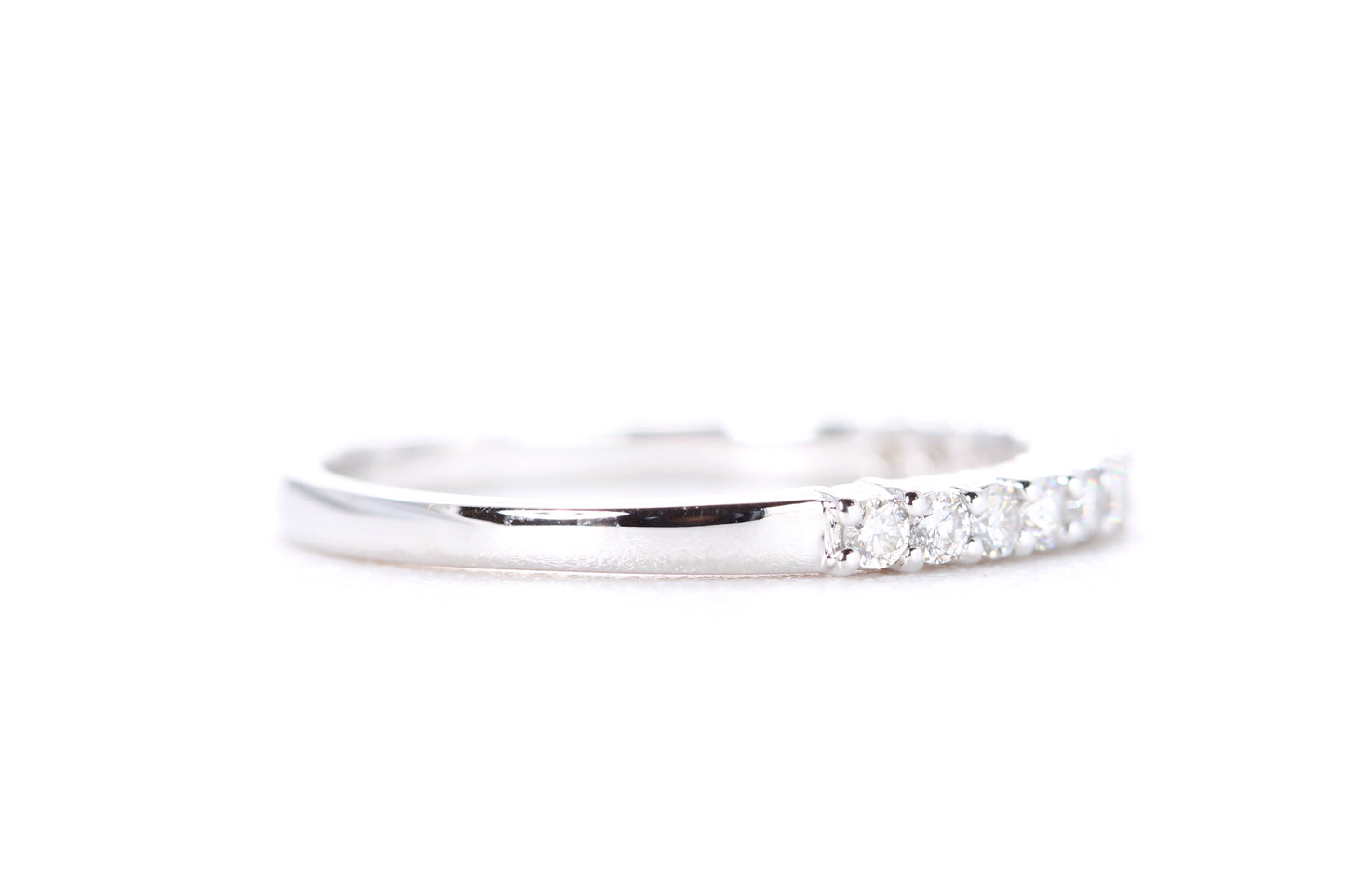 Round Brilliant Diamond Band