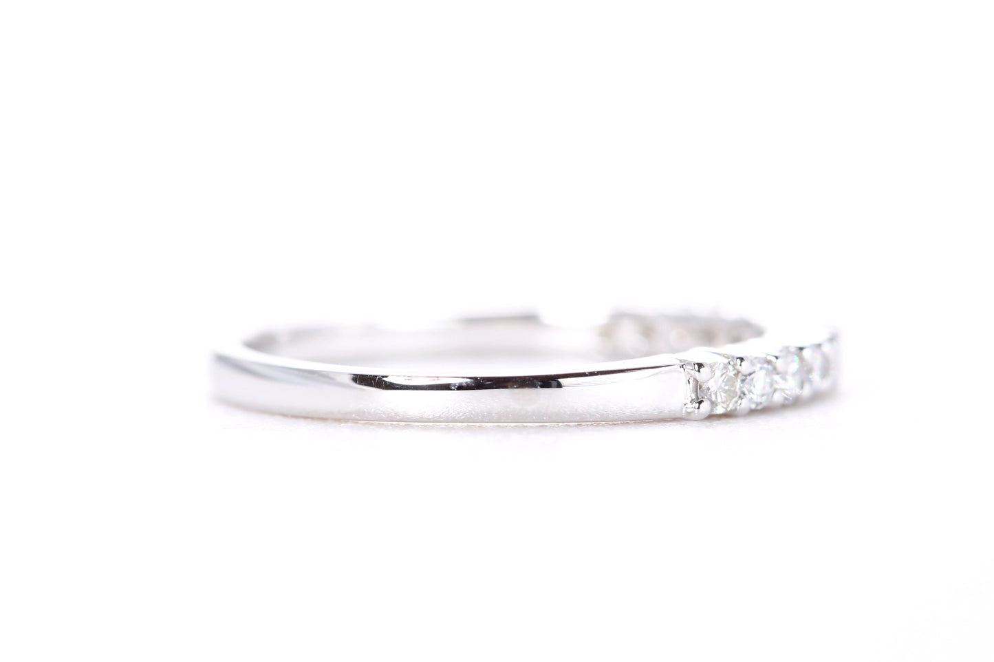 Round Brilliant Diamond Band