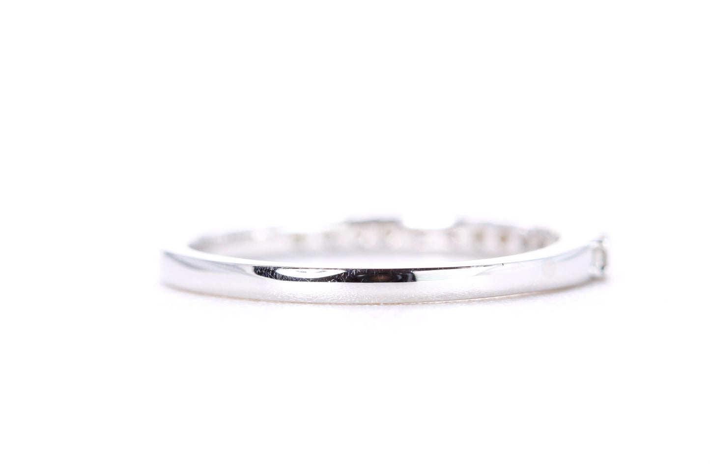 Round Brilliant Diamond Band