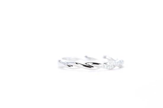 Delicate Twist Diamond Ring