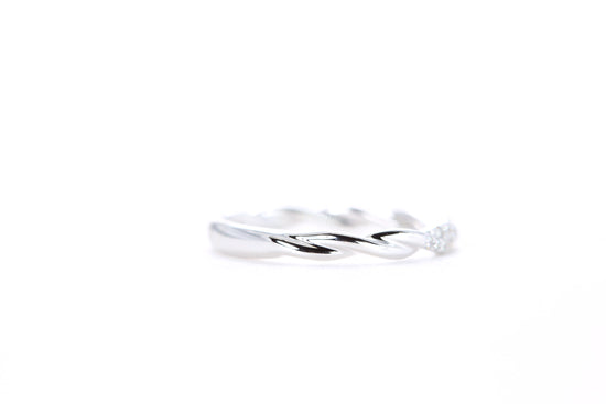 Delicate Twist Diamond Ring