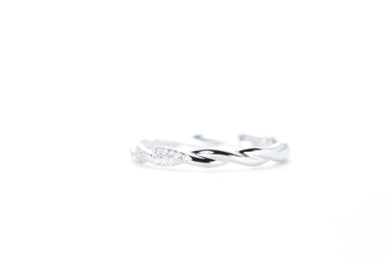 Delicate Twist Diamond Ring