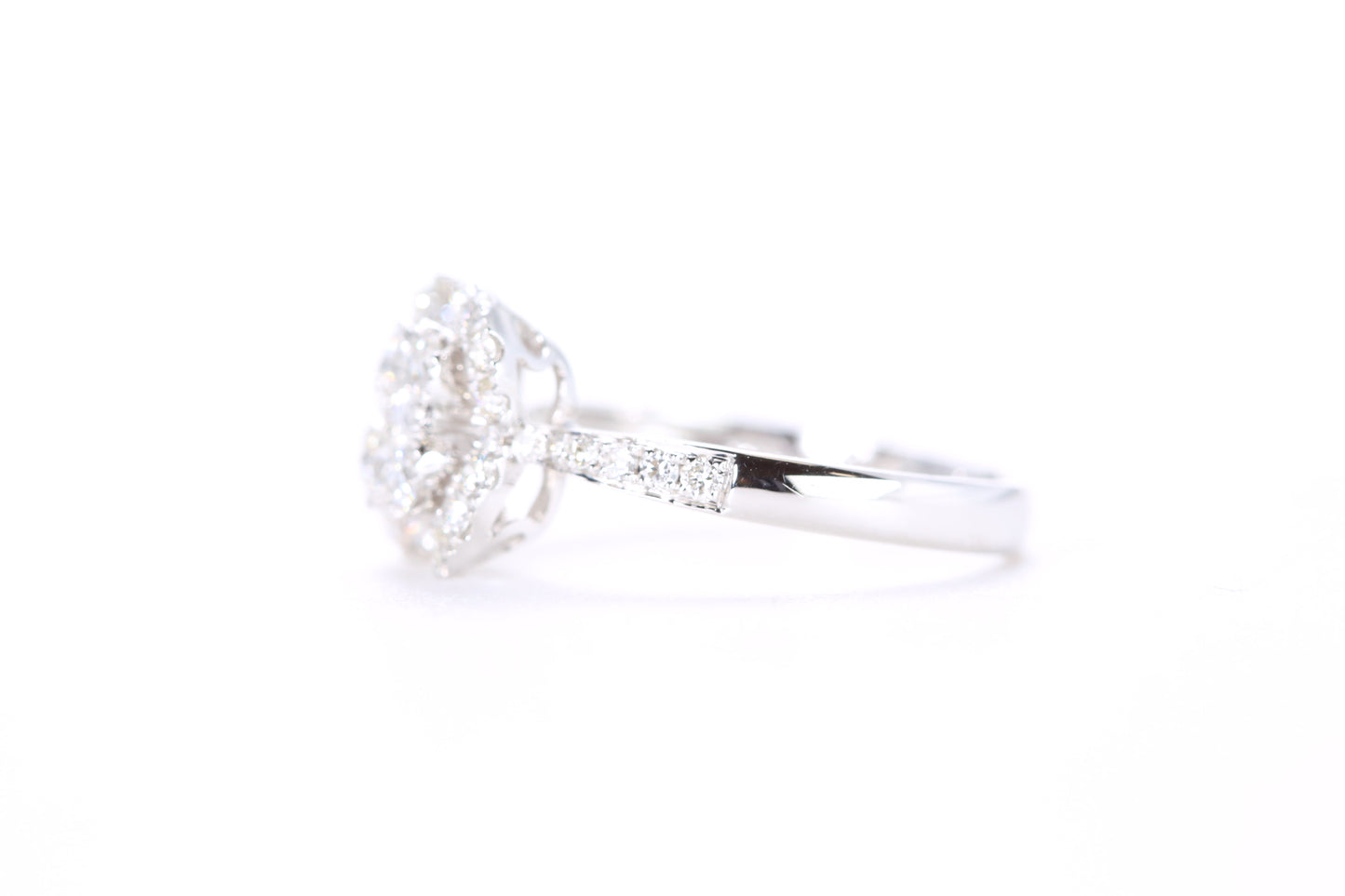 Load image into Gallery viewer, Flower Shaped Diamond Ring
