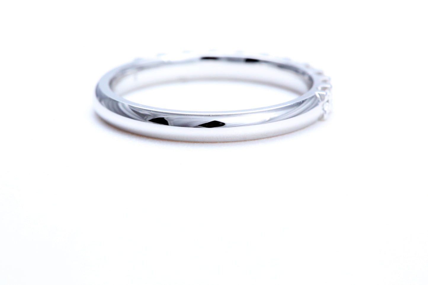 14K 白金極簡主義密釘鑽石戒指，總重量為 1/2 克拉