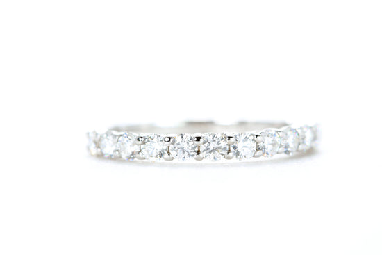 Round Brilliant Cut Diamond Band