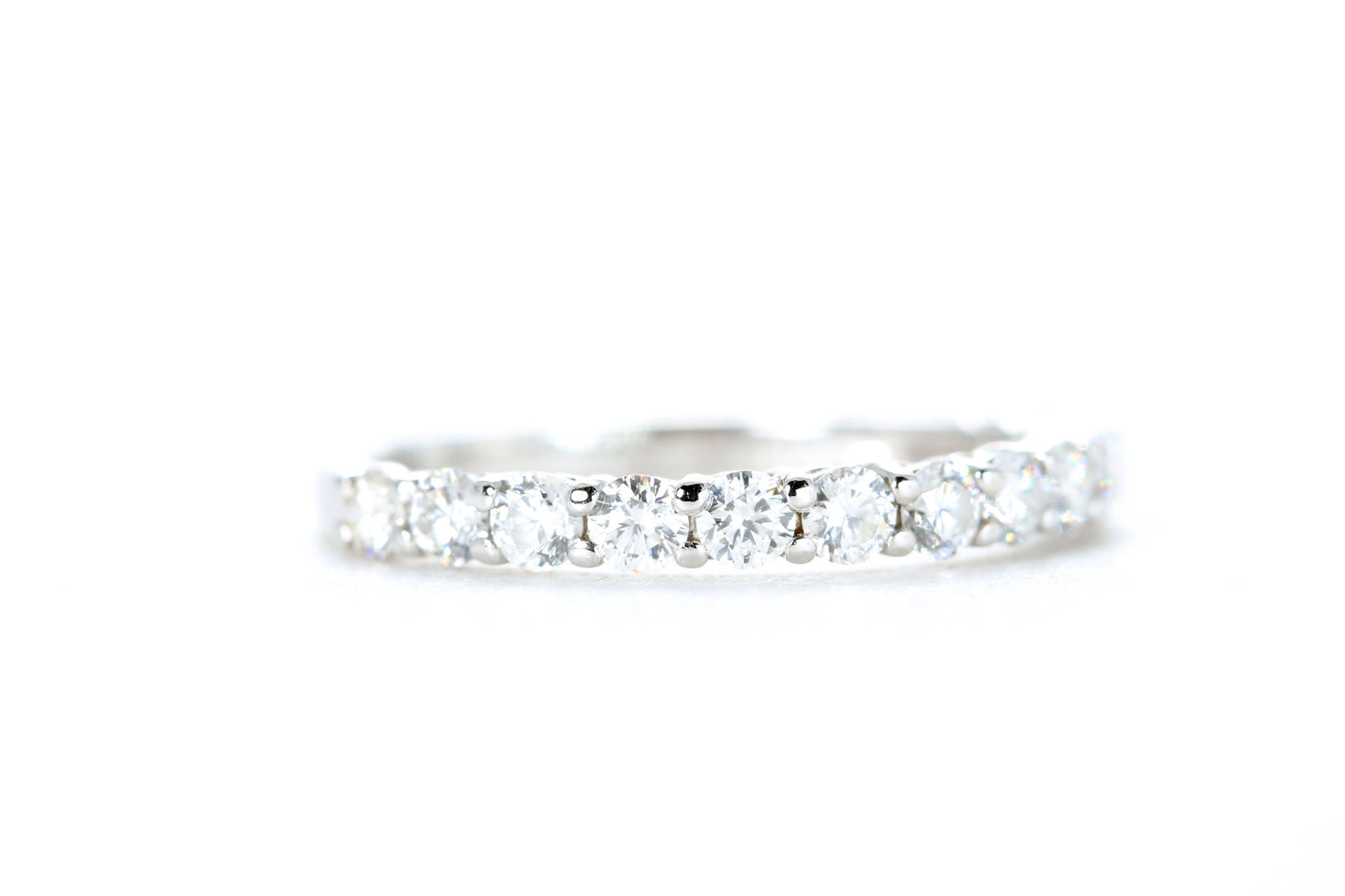 Round Brilliant Cut Diamond Band
