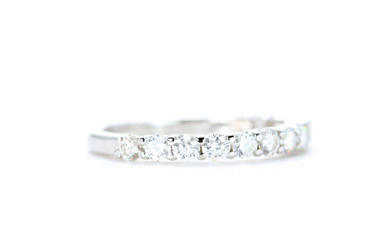 Round Brilliant Cut Diamond Band