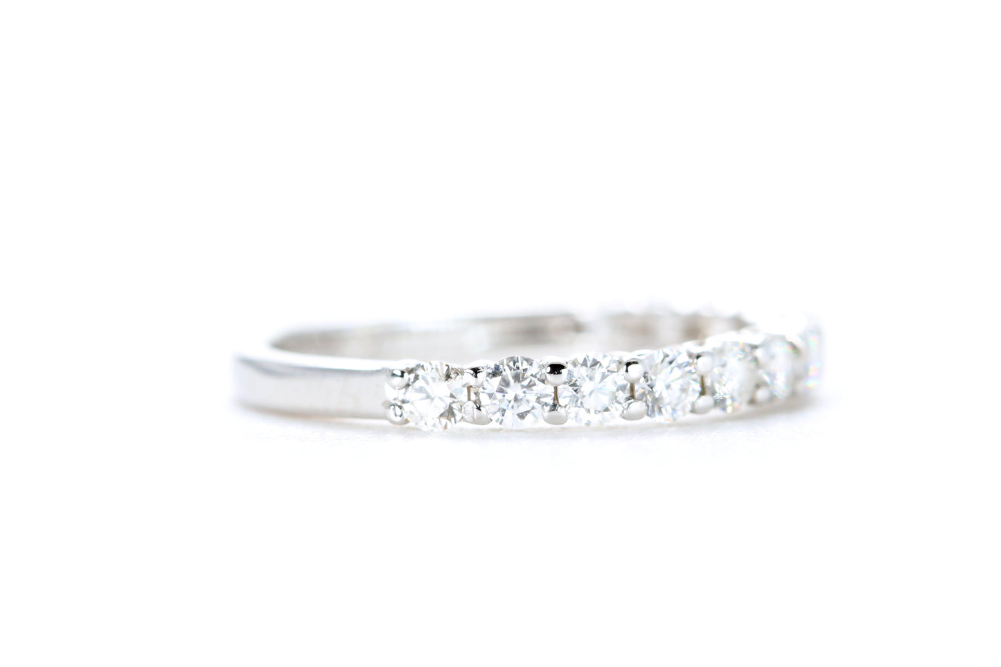 Round Brilliant Cut Diamond Band