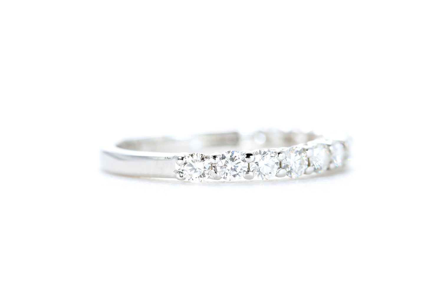 Round Brilliant Cut Diamond Band