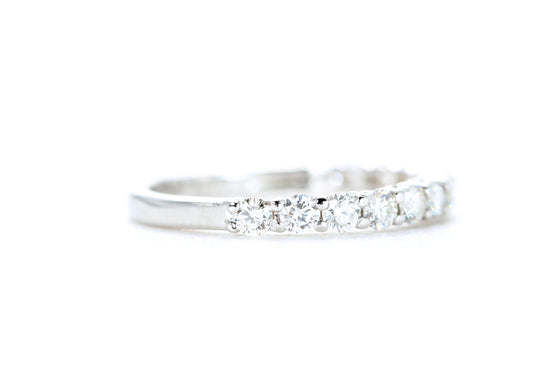 Round Brilliant Cut Diamond Band