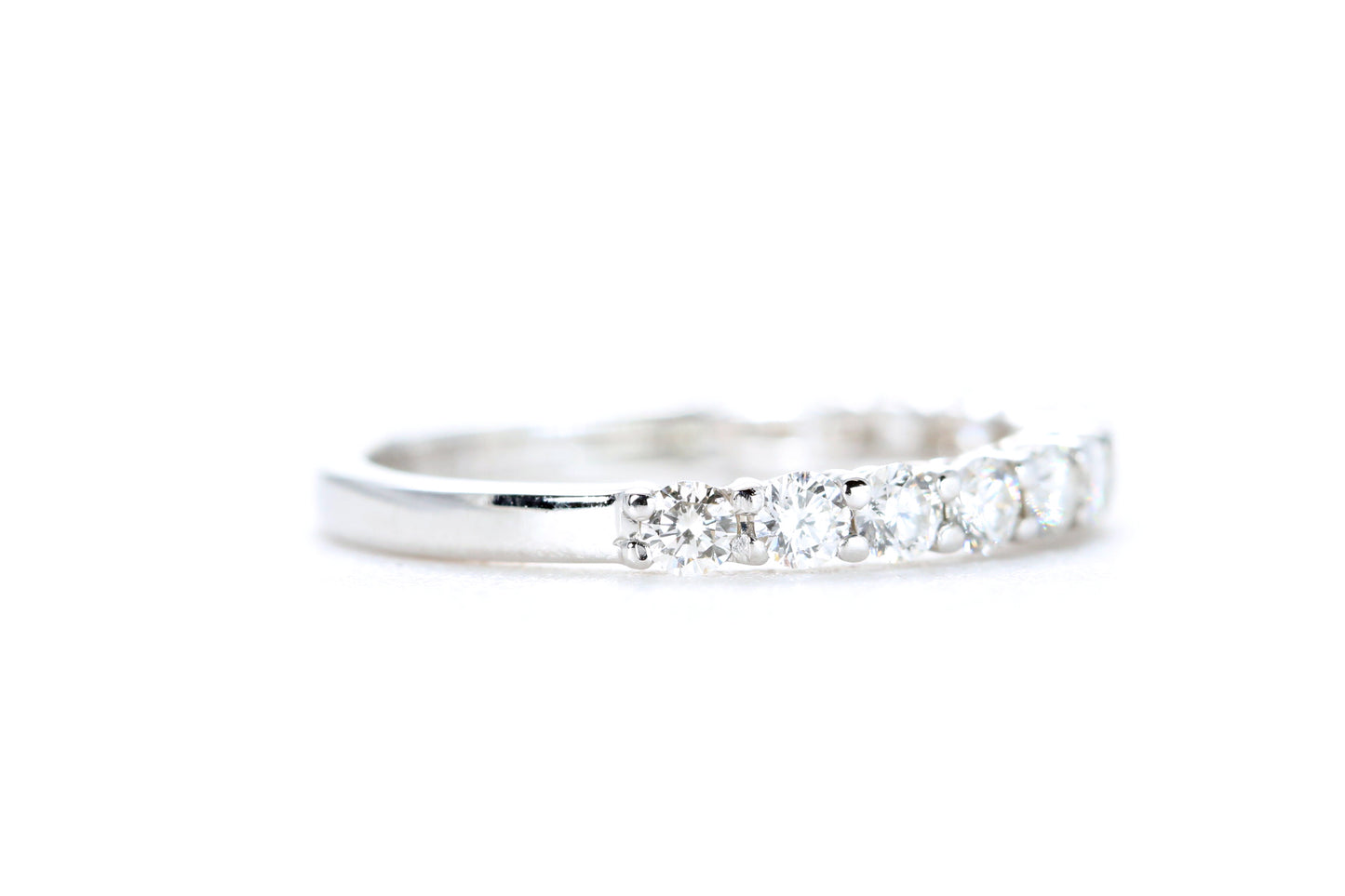 Round Brilliant Cut Diamond Band