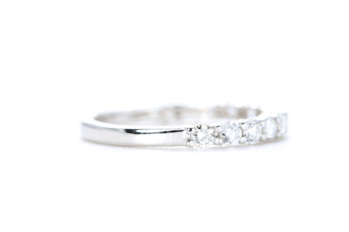 Round Brilliant Cut Diamond Band