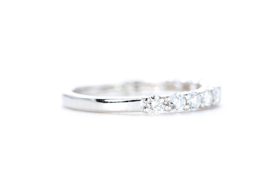 Round Brilliant Cut Diamond Band