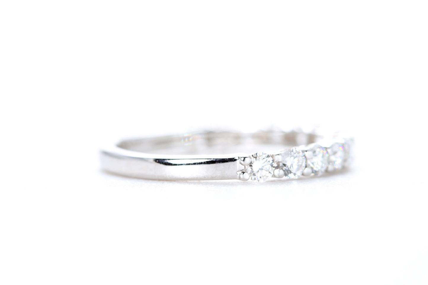 Round Brilliant Cut Diamond Band