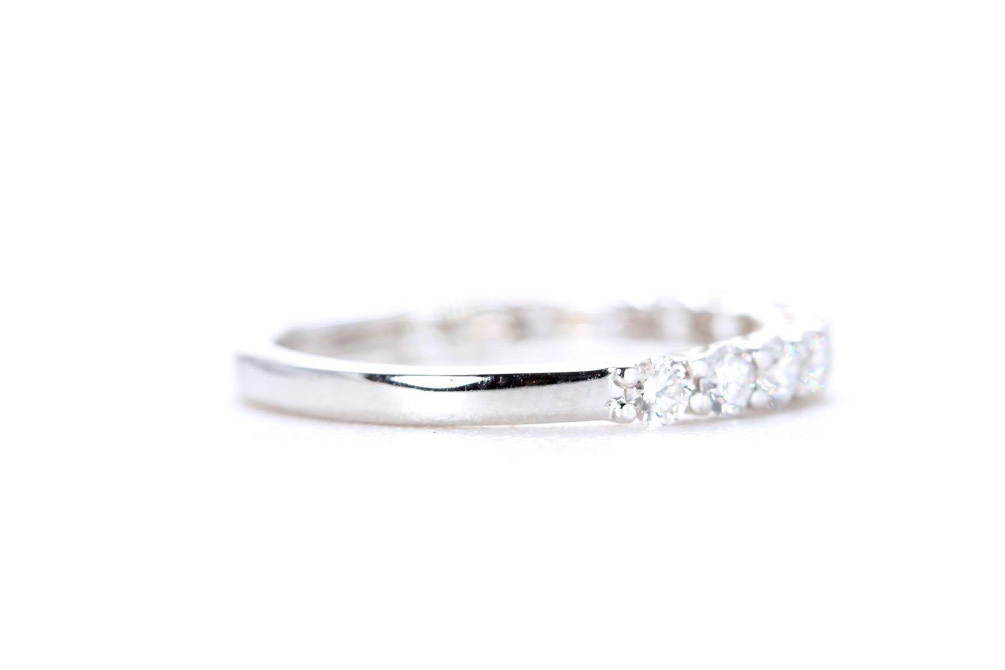Round Brilliant Cut Diamond Band