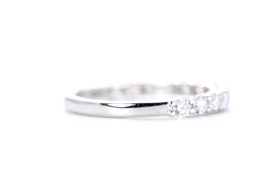 Round Brilliant Cut Diamond Band