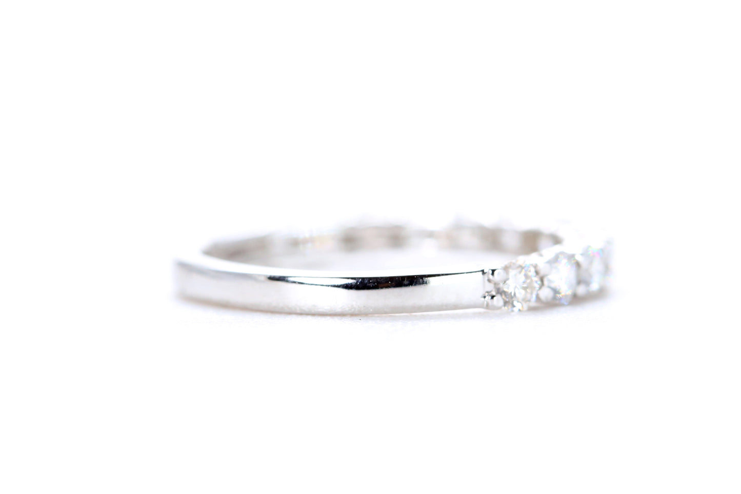 Round Brilliant Cut Diamond Band