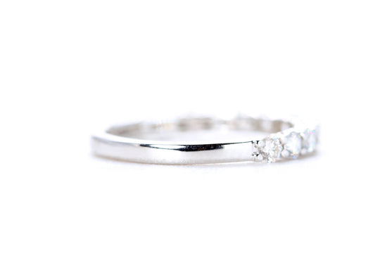 Round Brilliant Cut Diamond Band