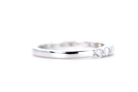 Round Brilliant Cut Diamond Band