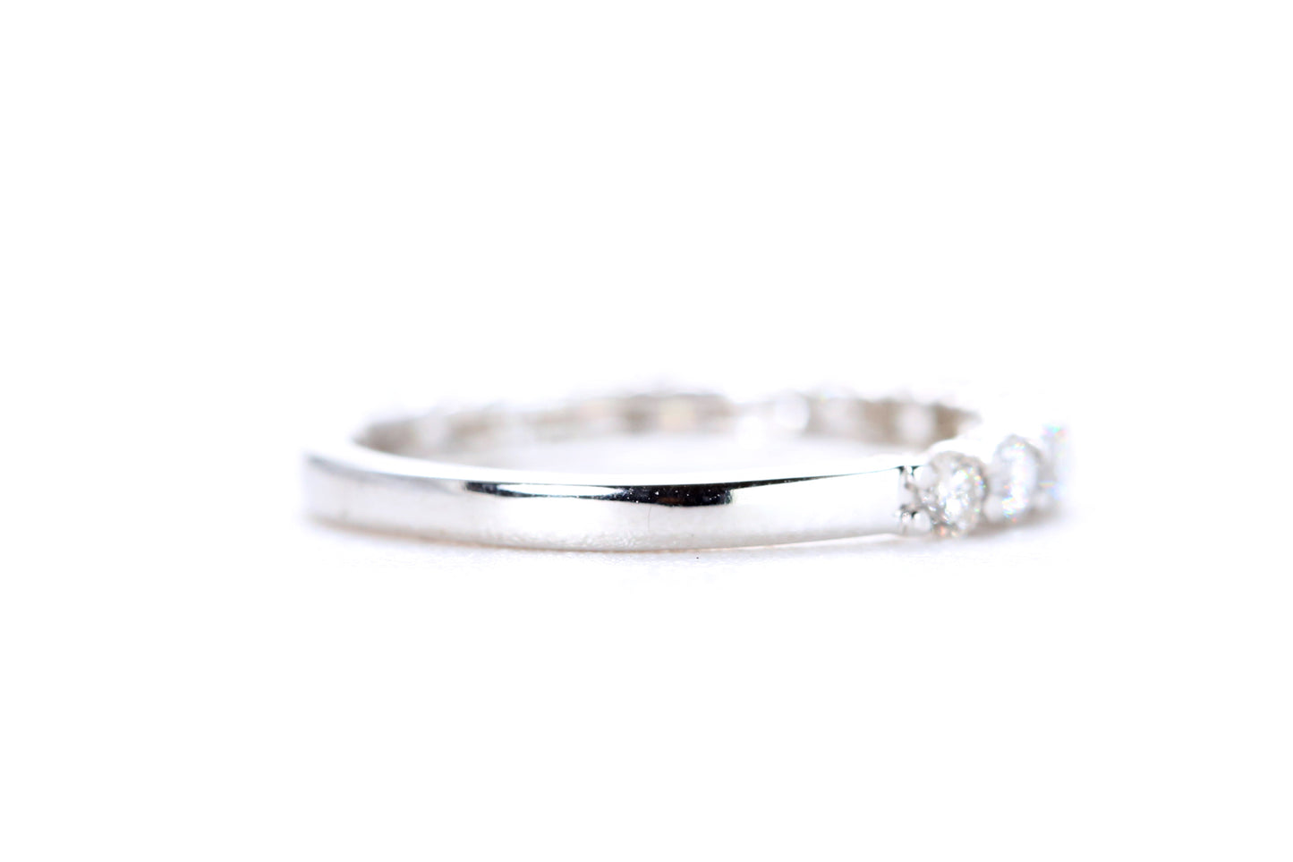 Round Brilliant Cut Diamond Band
