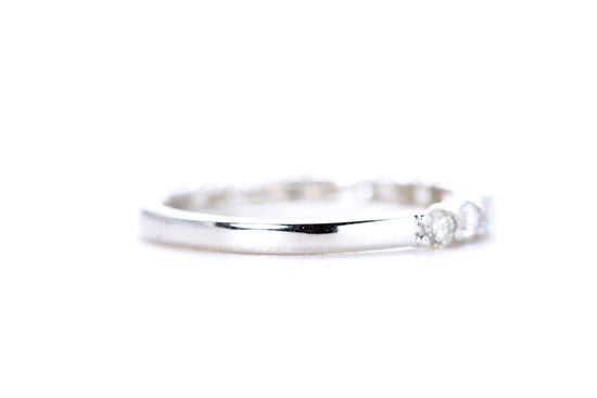 Round Brilliant Cut Diamond Band