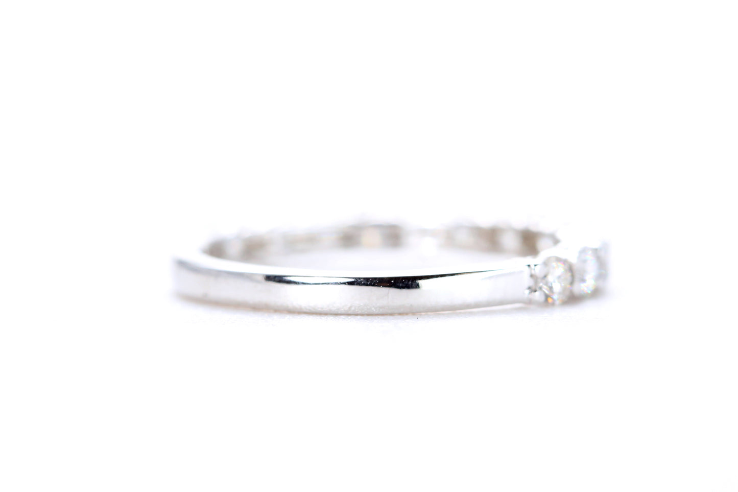 Round Brilliant Cut Diamond Band