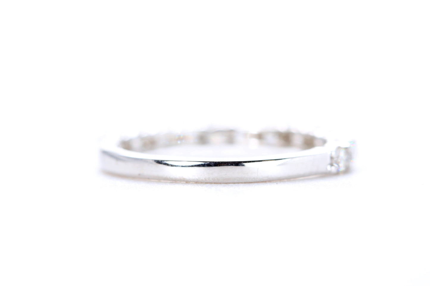 Round Brilliant Cut Diamond Band