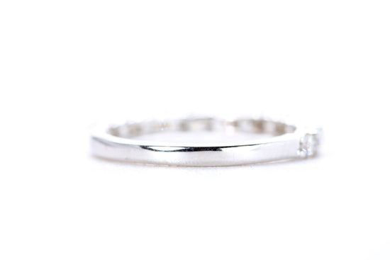 Round Brilliant Cut Diamond Band