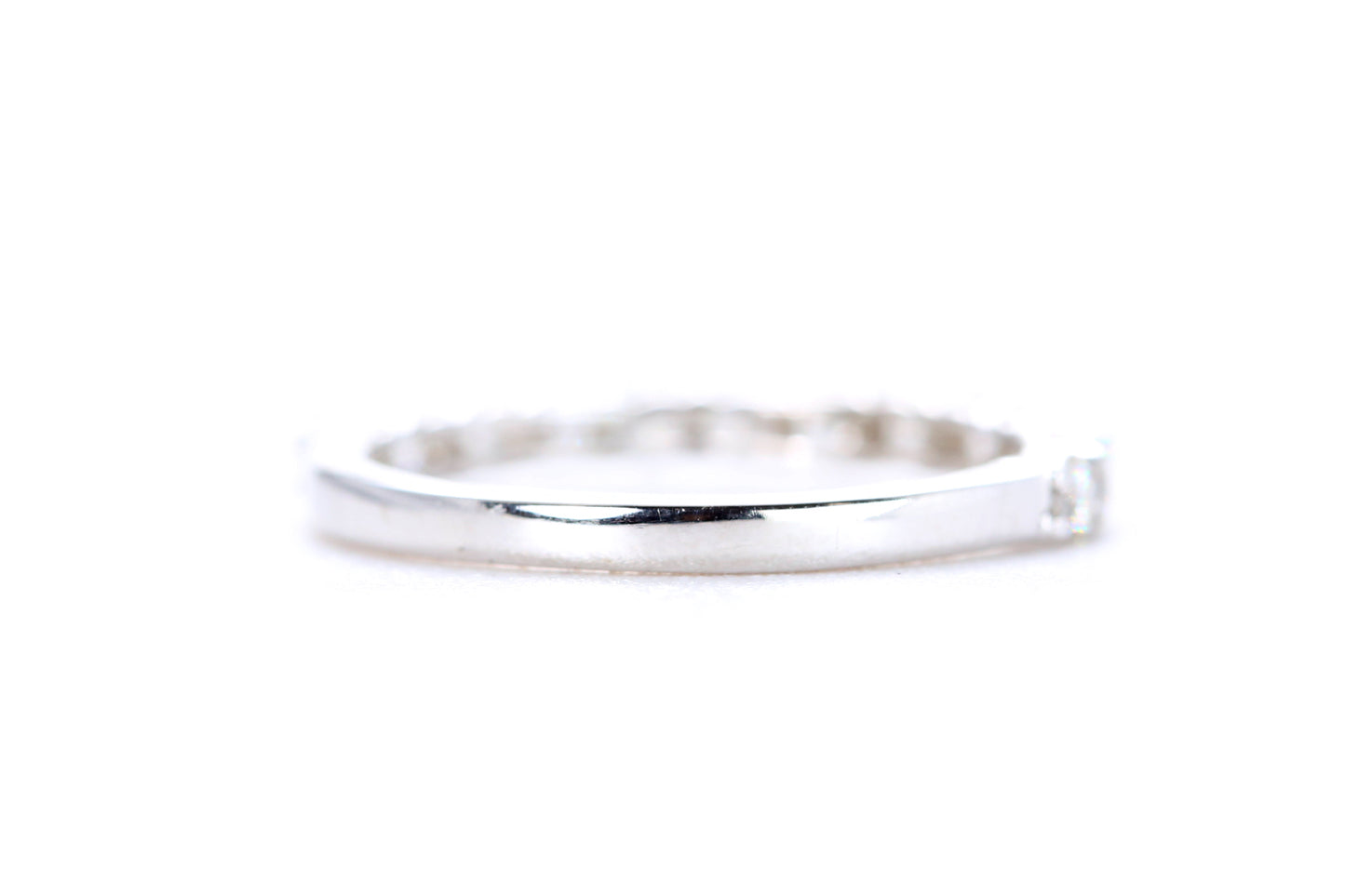 Round Brilliant Cut Diamond Band