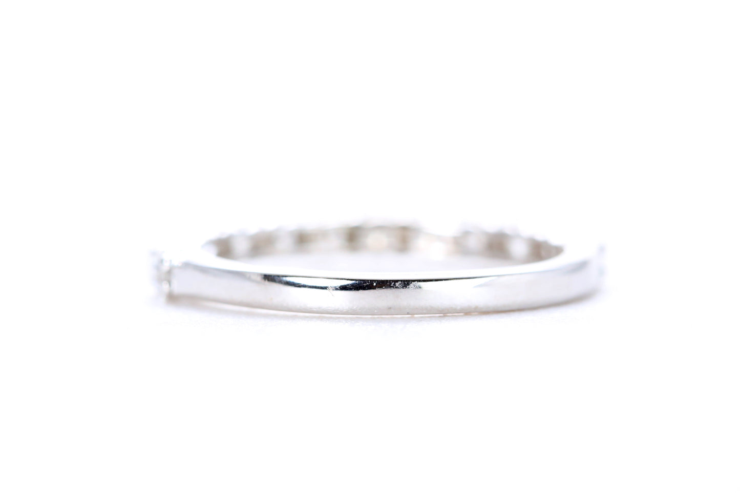Round Brilliant Cut Diamond Band