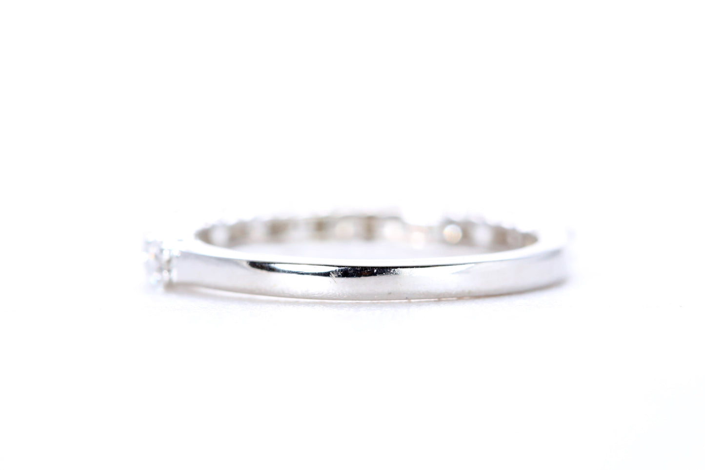 Round Brilliant Cut Diamond Band