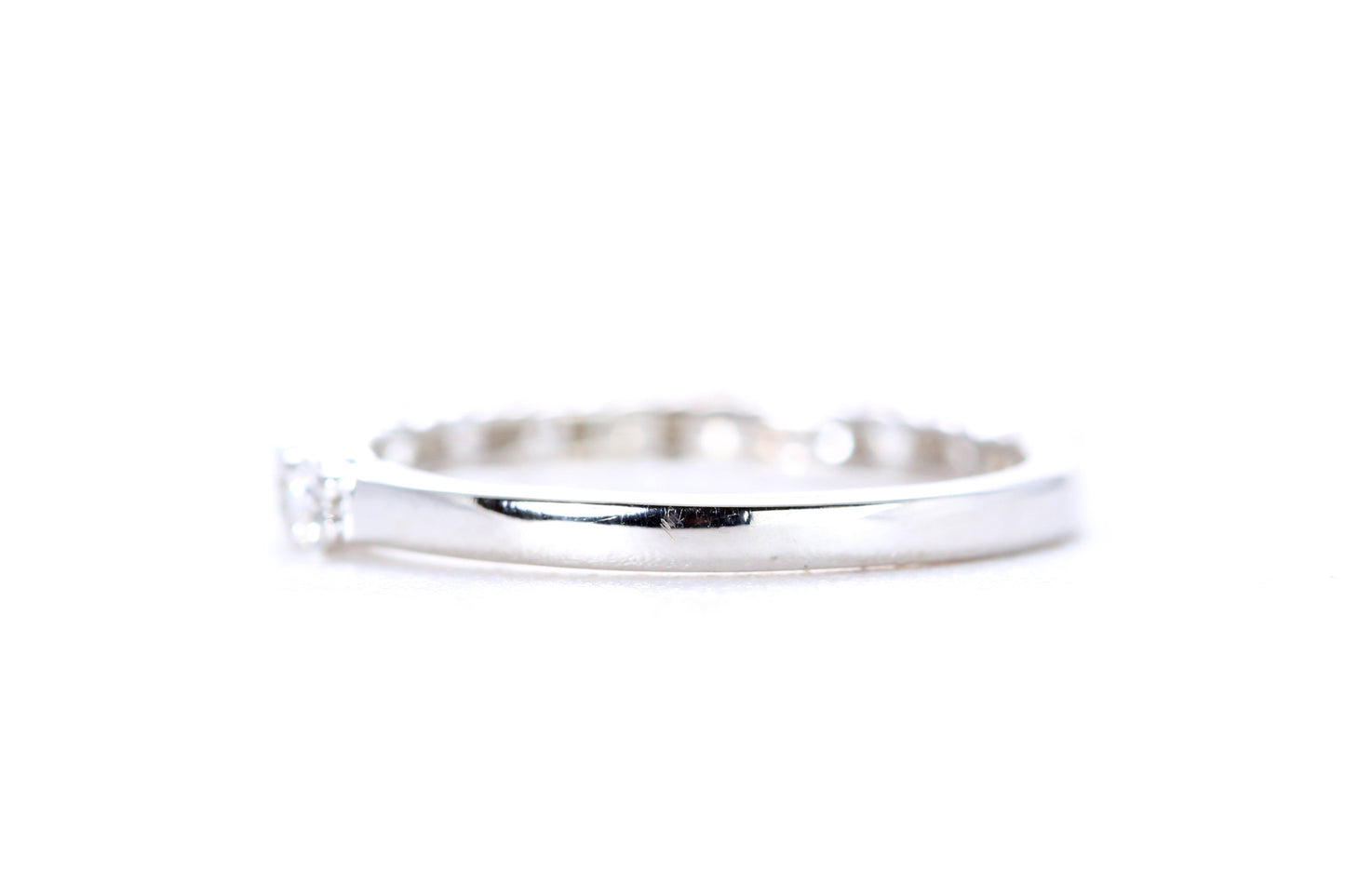 Round Brilliant Cut Diamond Band
