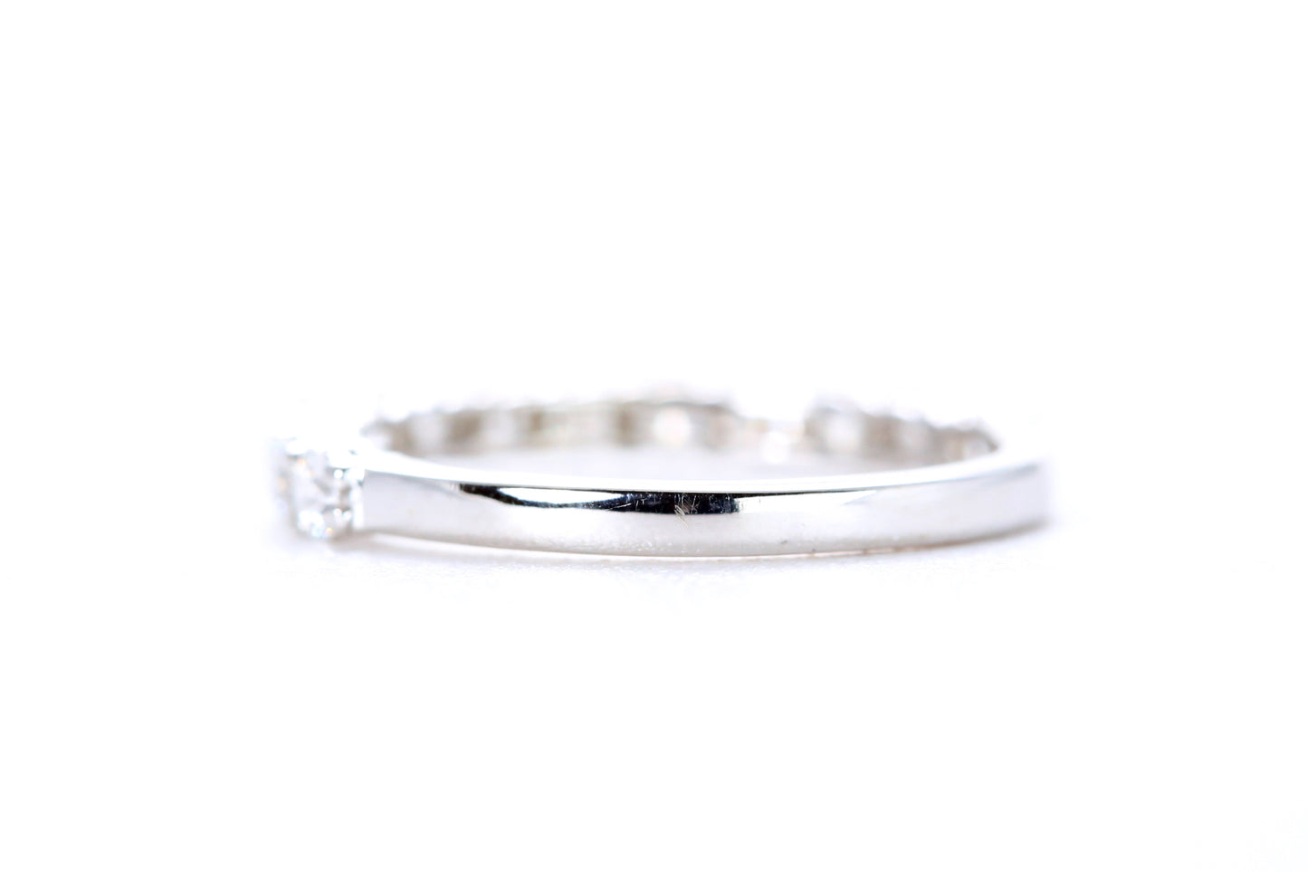 Round Brilliant Cut Diamond Band