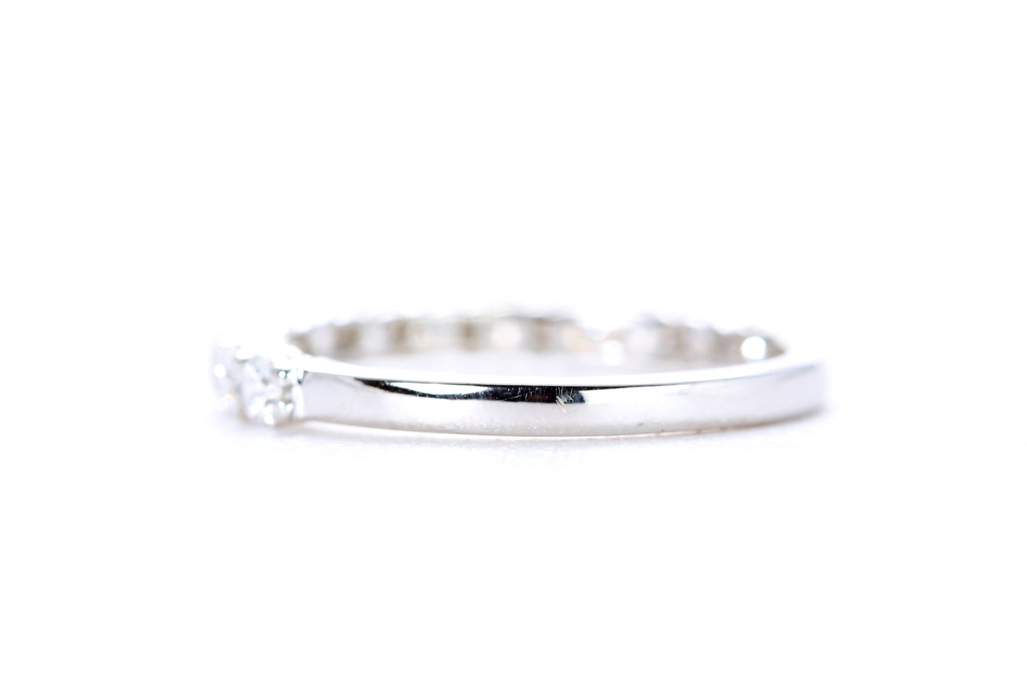 Round Brilliant Cut Diamond Band