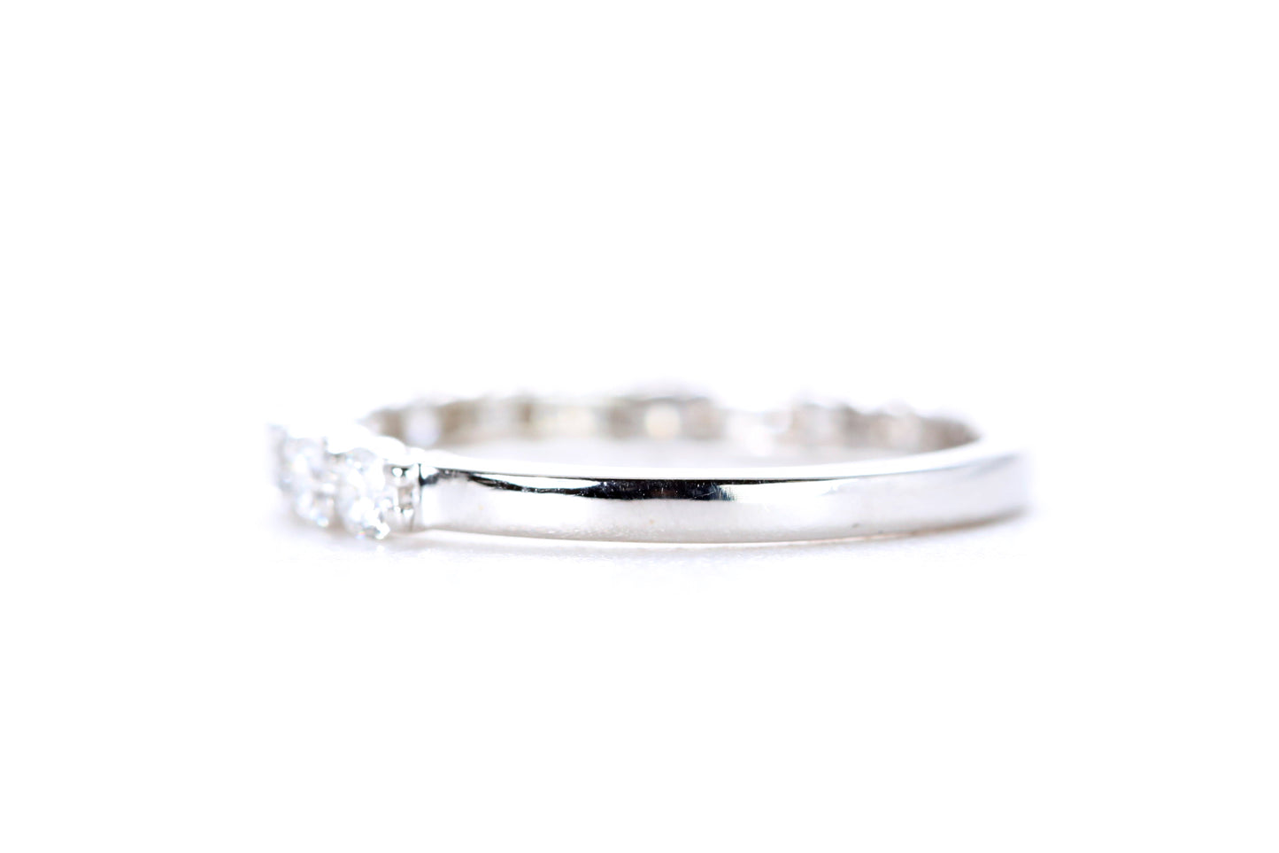 Round Brilliant Cut Diamond Band