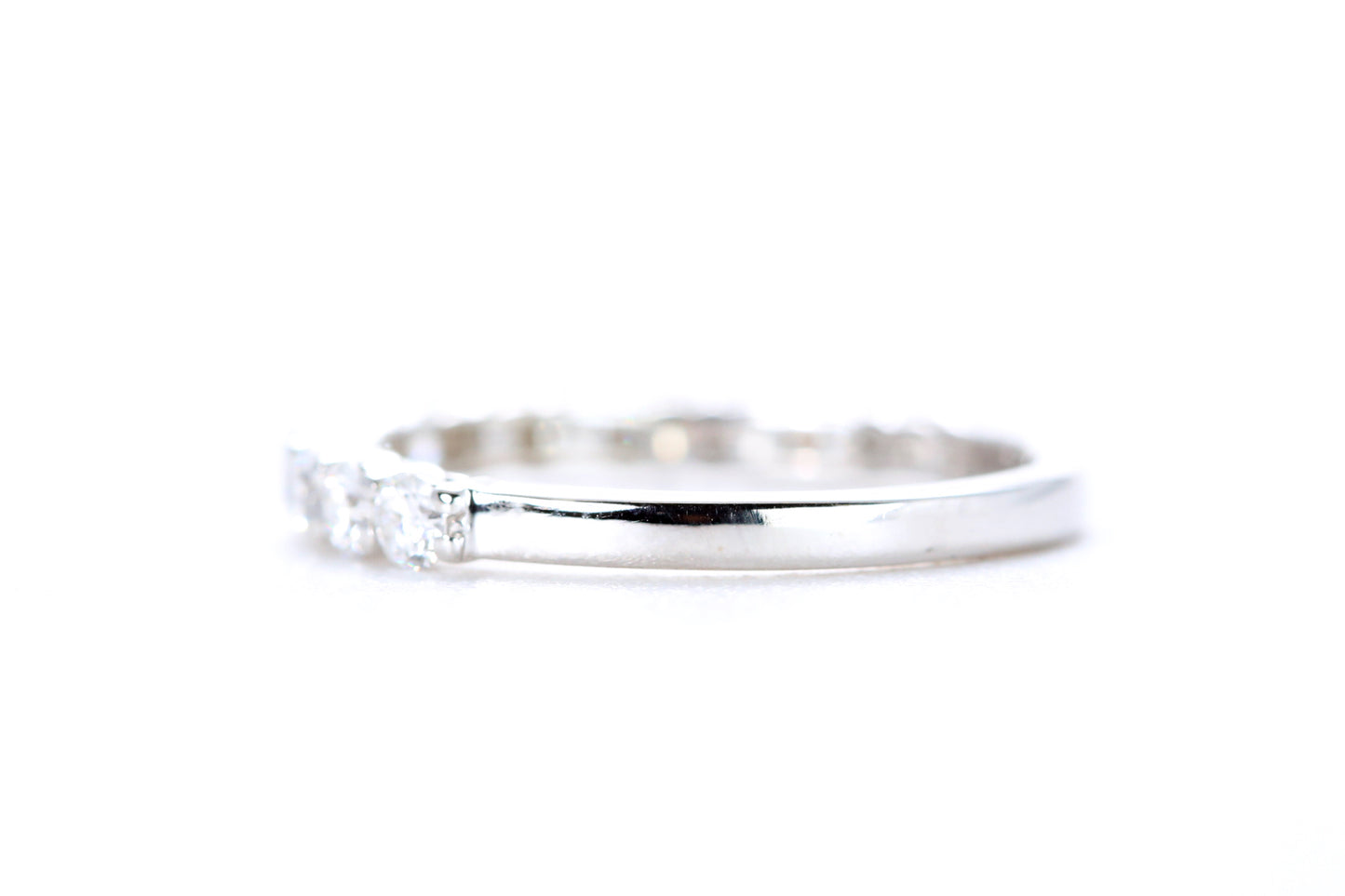 Round Brilliant Cut Diamond Band