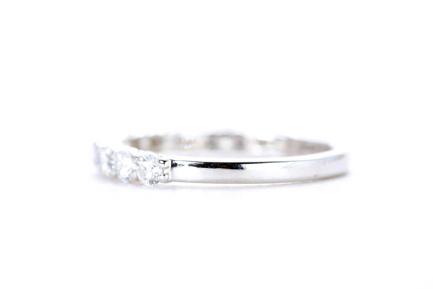 Round Brilliant Cut Diamond Band