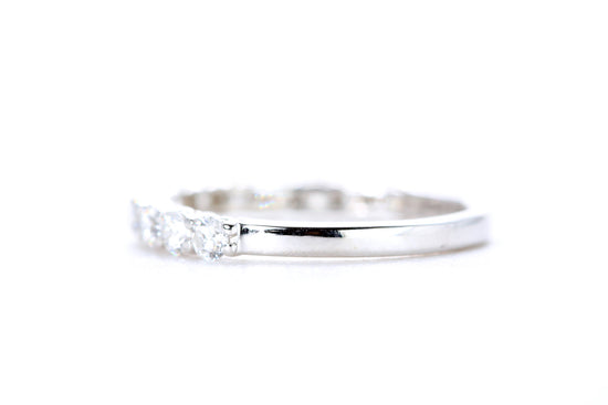Round Brilliant Cut Diamond Band