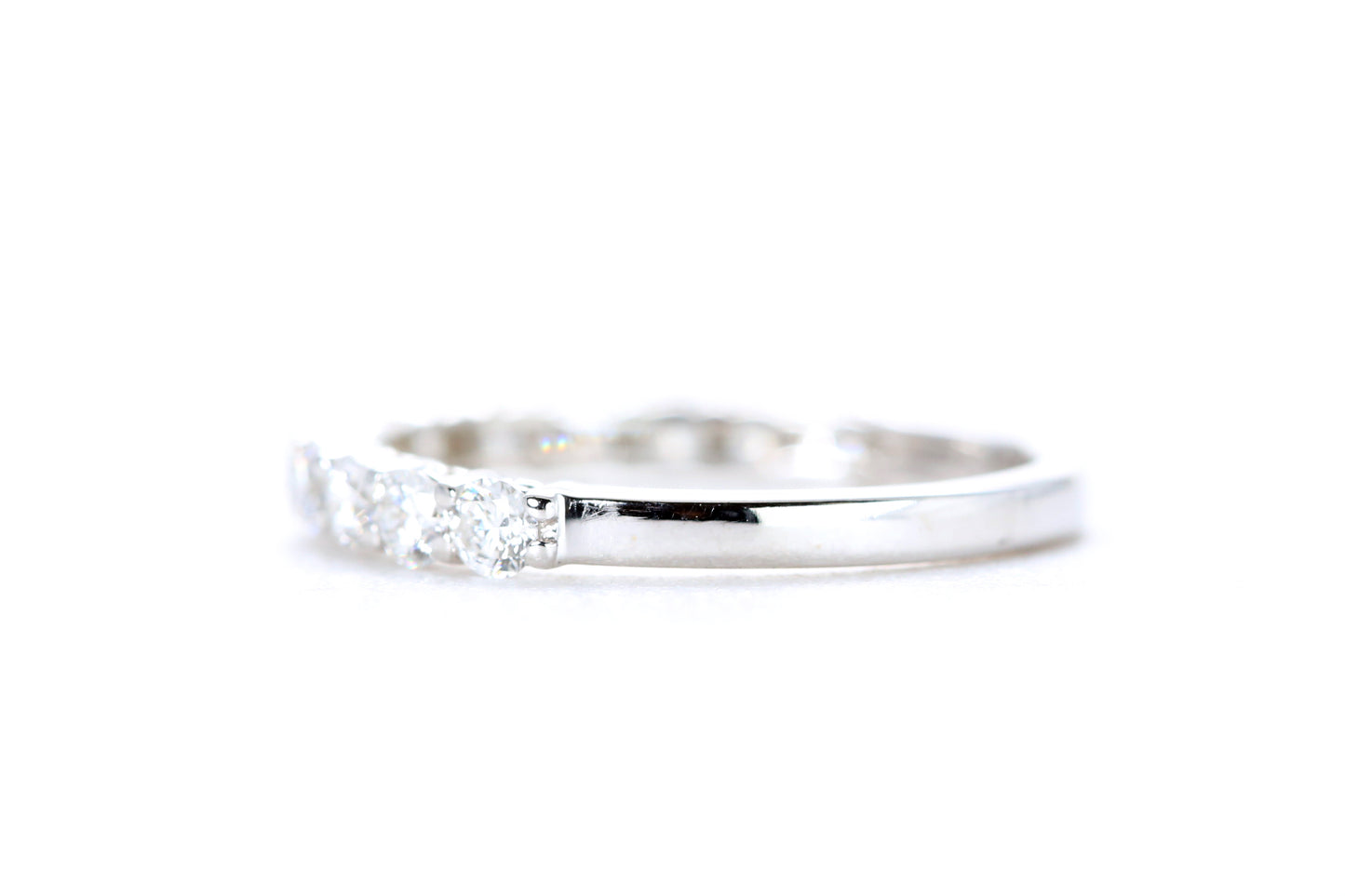 Round Brilliant Cut Diamond Band