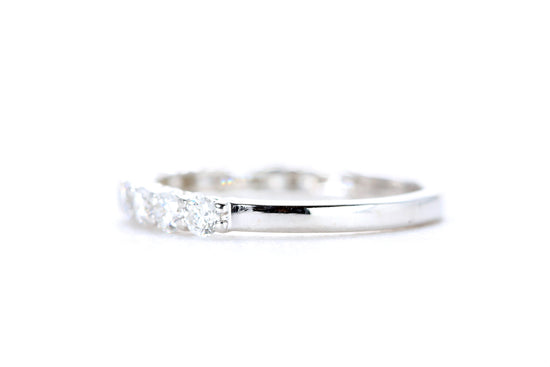 Round Brilliant Cut Diamond Band