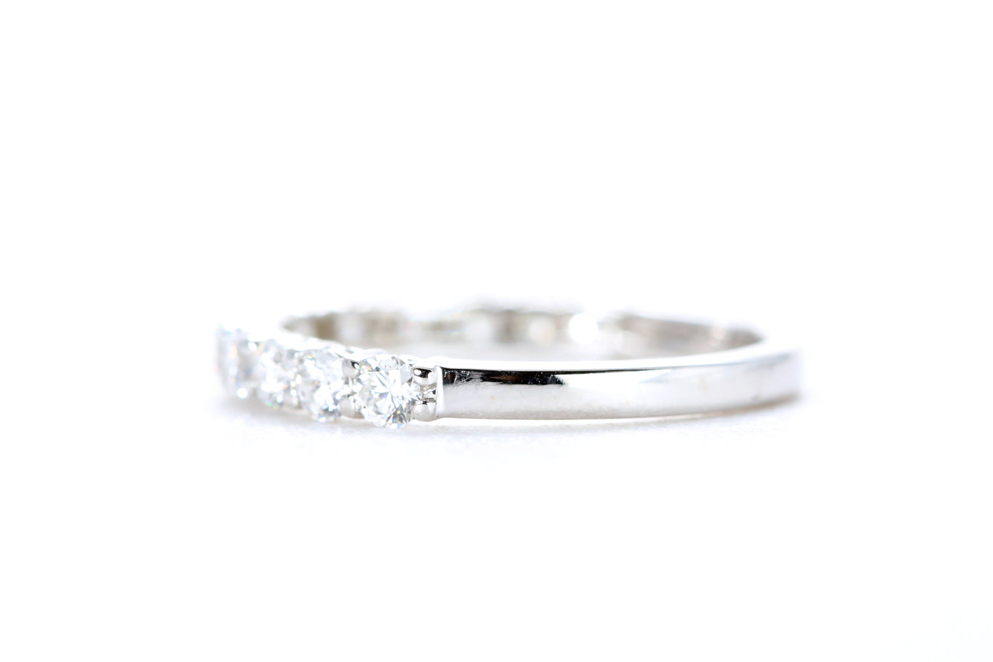 Round Brilliant Cut Diamond Band