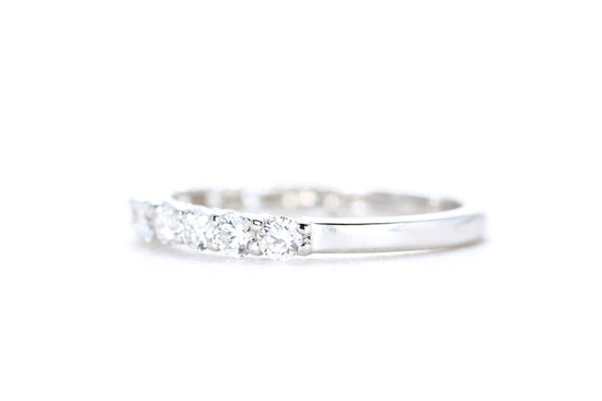 Round Brilliant Cut Diamond Band
