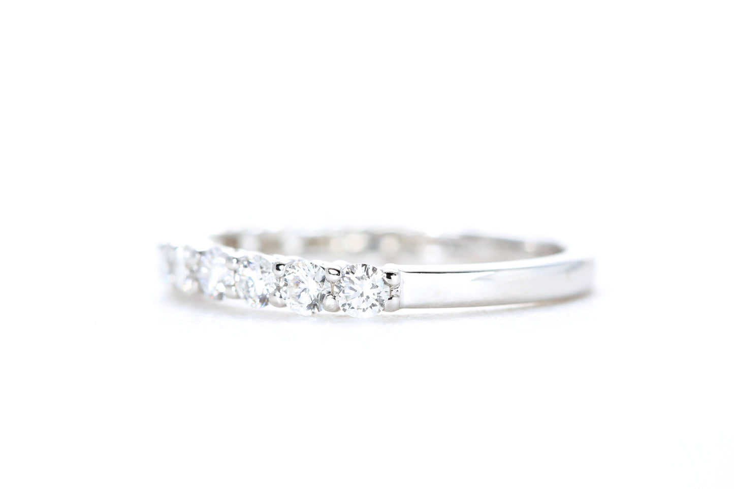 Round Brilliant Cut Diamond Band