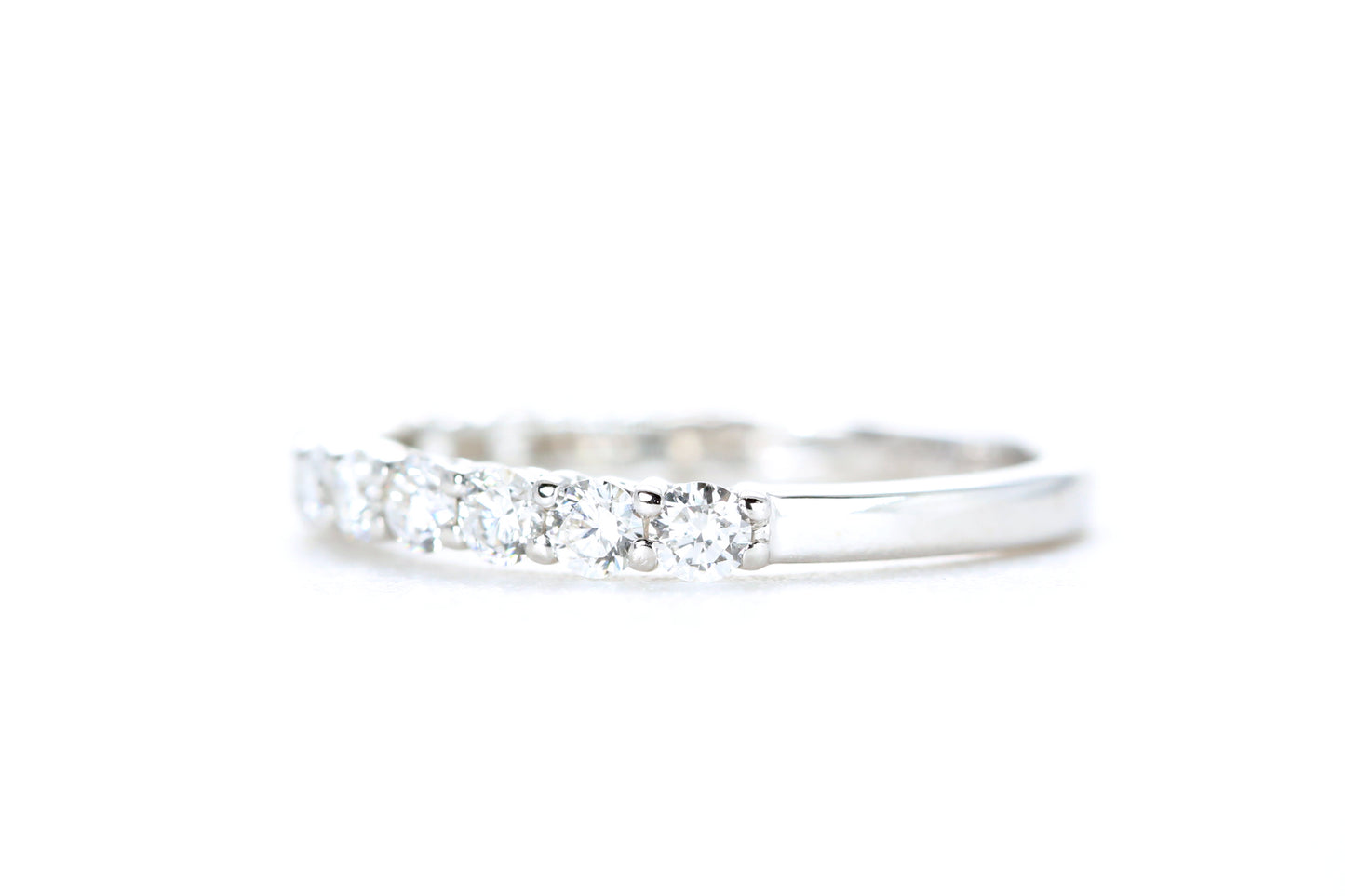 Round Brilliant Cut Diamond Band