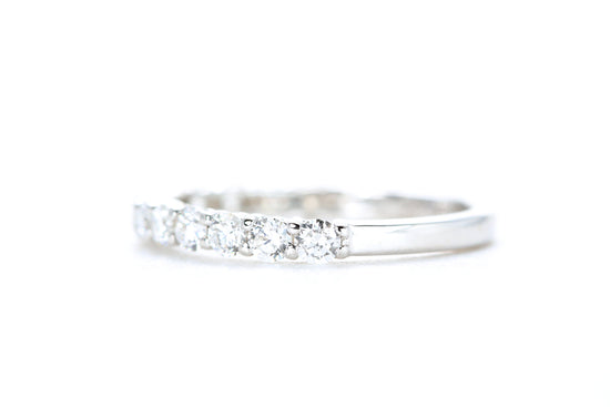 Round Brilliant Cut Diamond Band