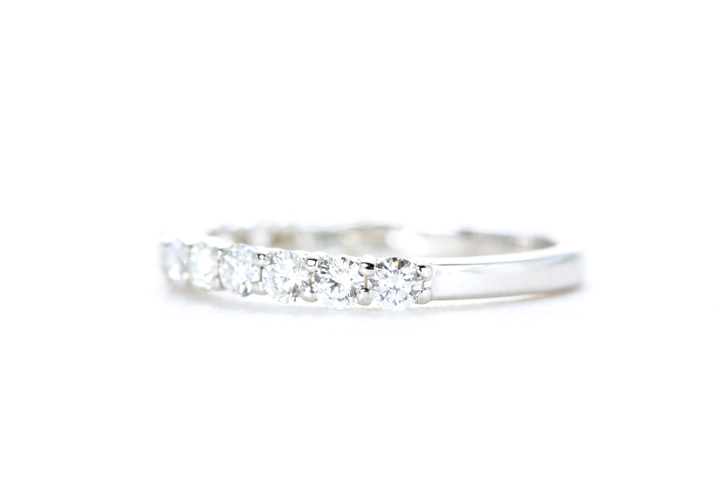 Round Brilliant Cut Diamond Band