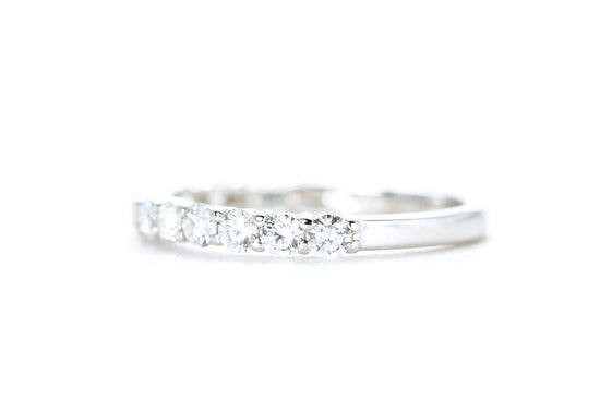 Round Brilliant Cut Diamond Band