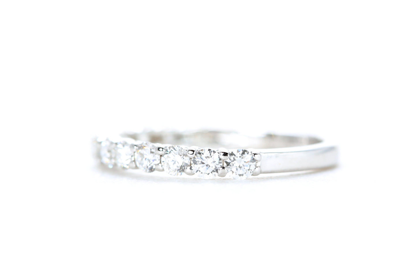 Round Brilliant Cut Diamond Band