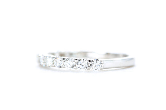 Round Brilliant Cut Diamond Band